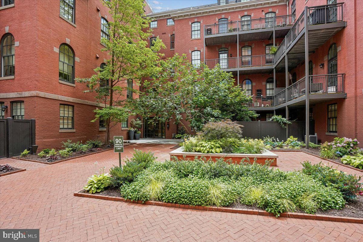 215 I Street NE #103 photo 20