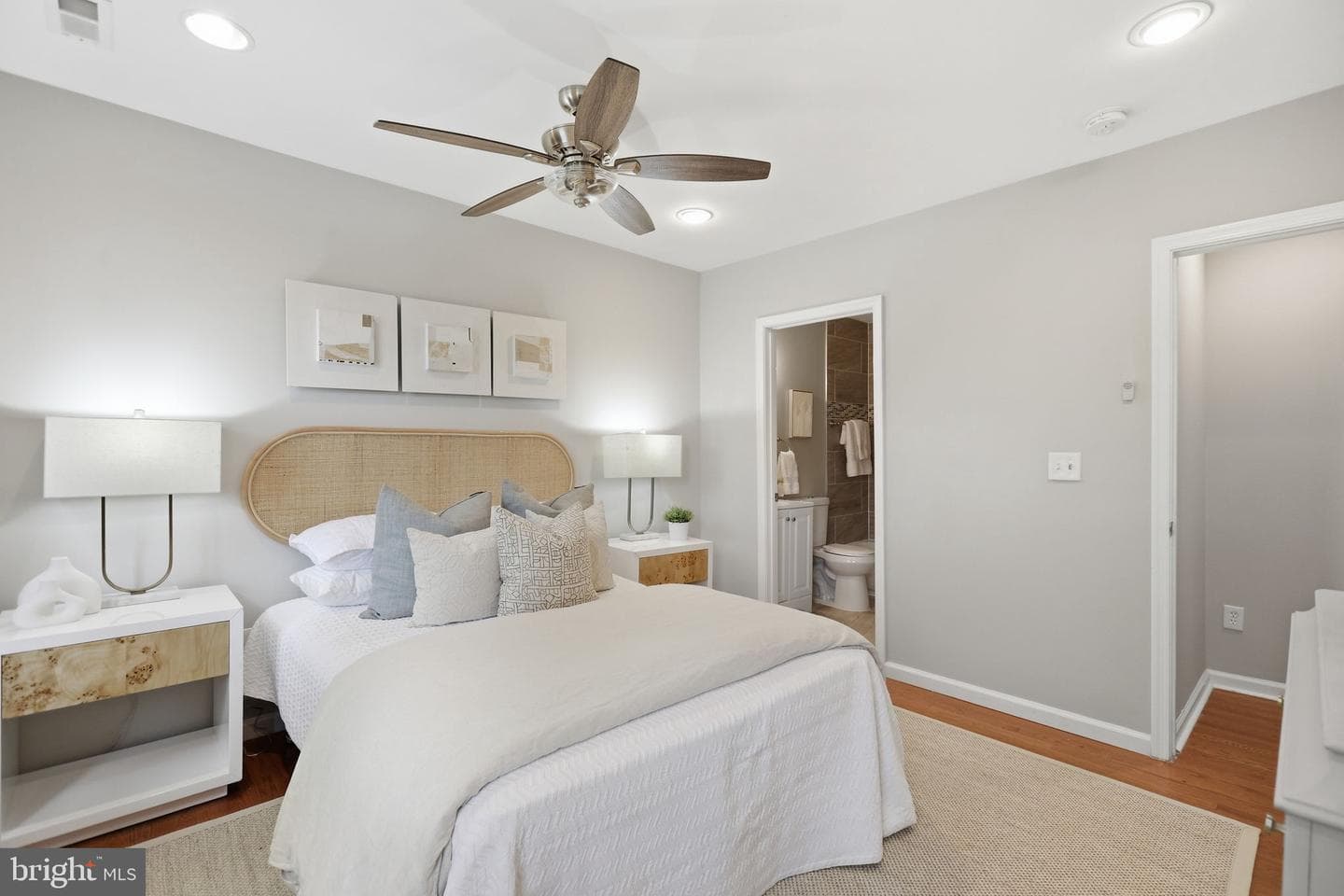 2210 Bryan Place SE photo 14