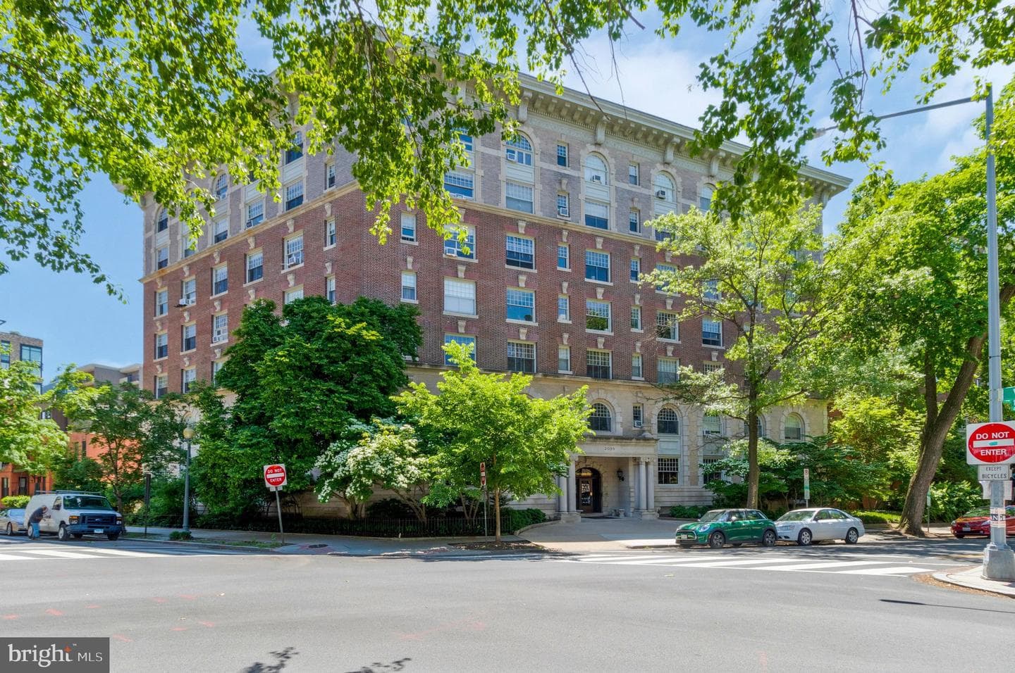 2039 New Hampshire Avenue NW photo 22