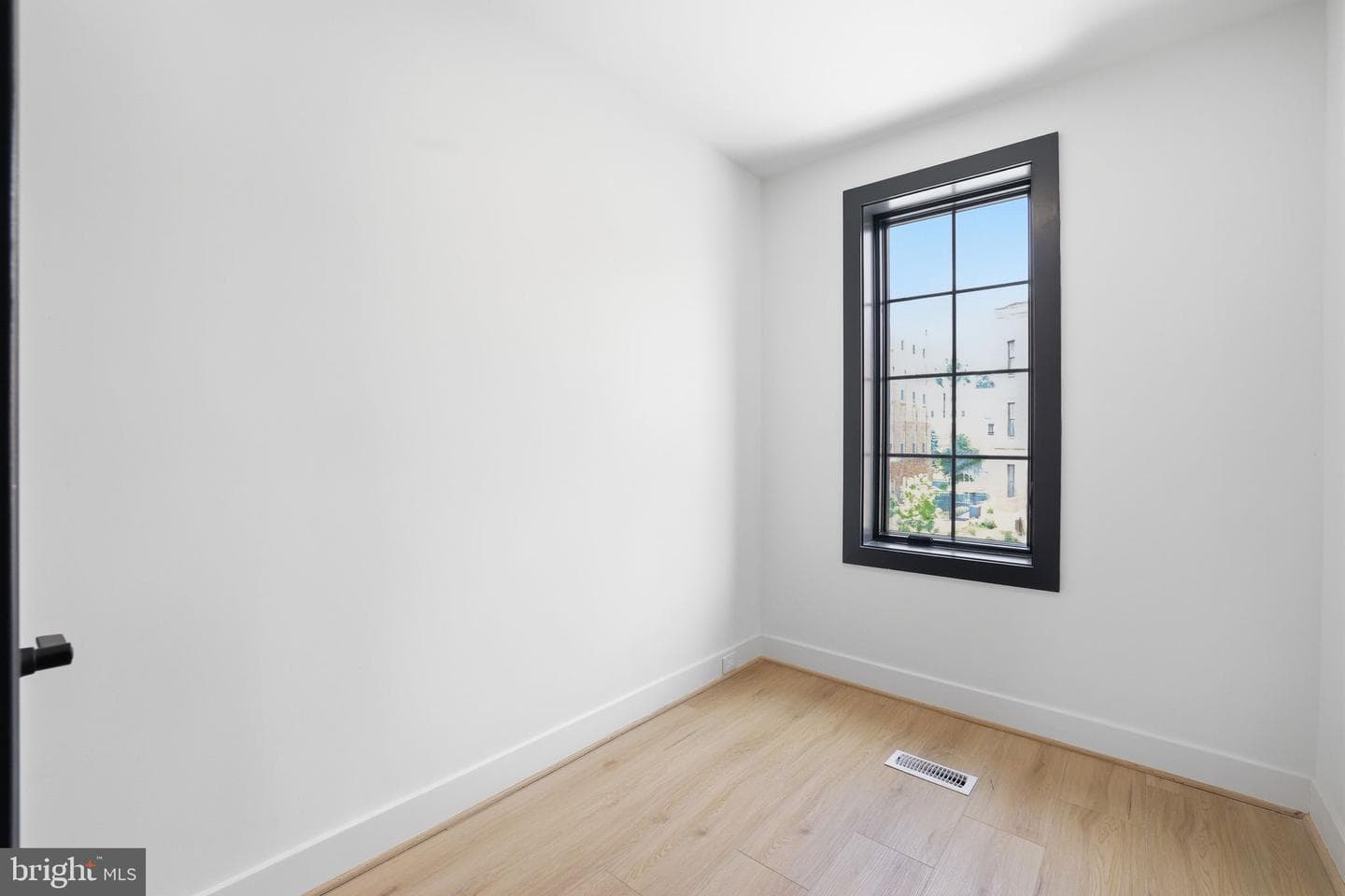 1024 Spring Road NW photo 22