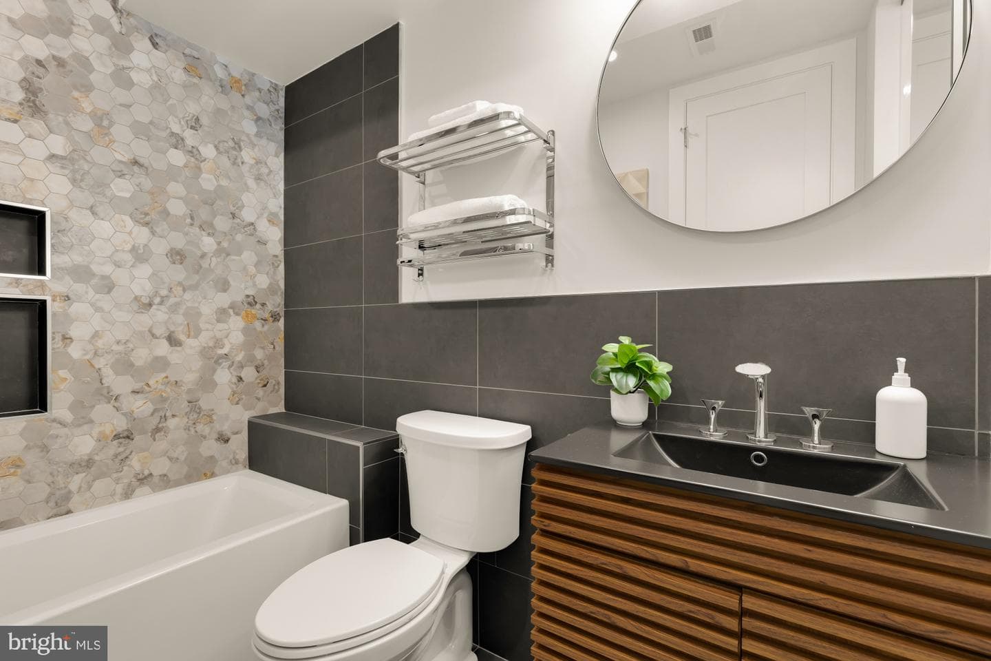 1528 Oates Street NE #1 photo 39