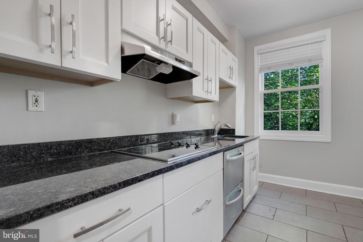 711 A Street NE photo 8