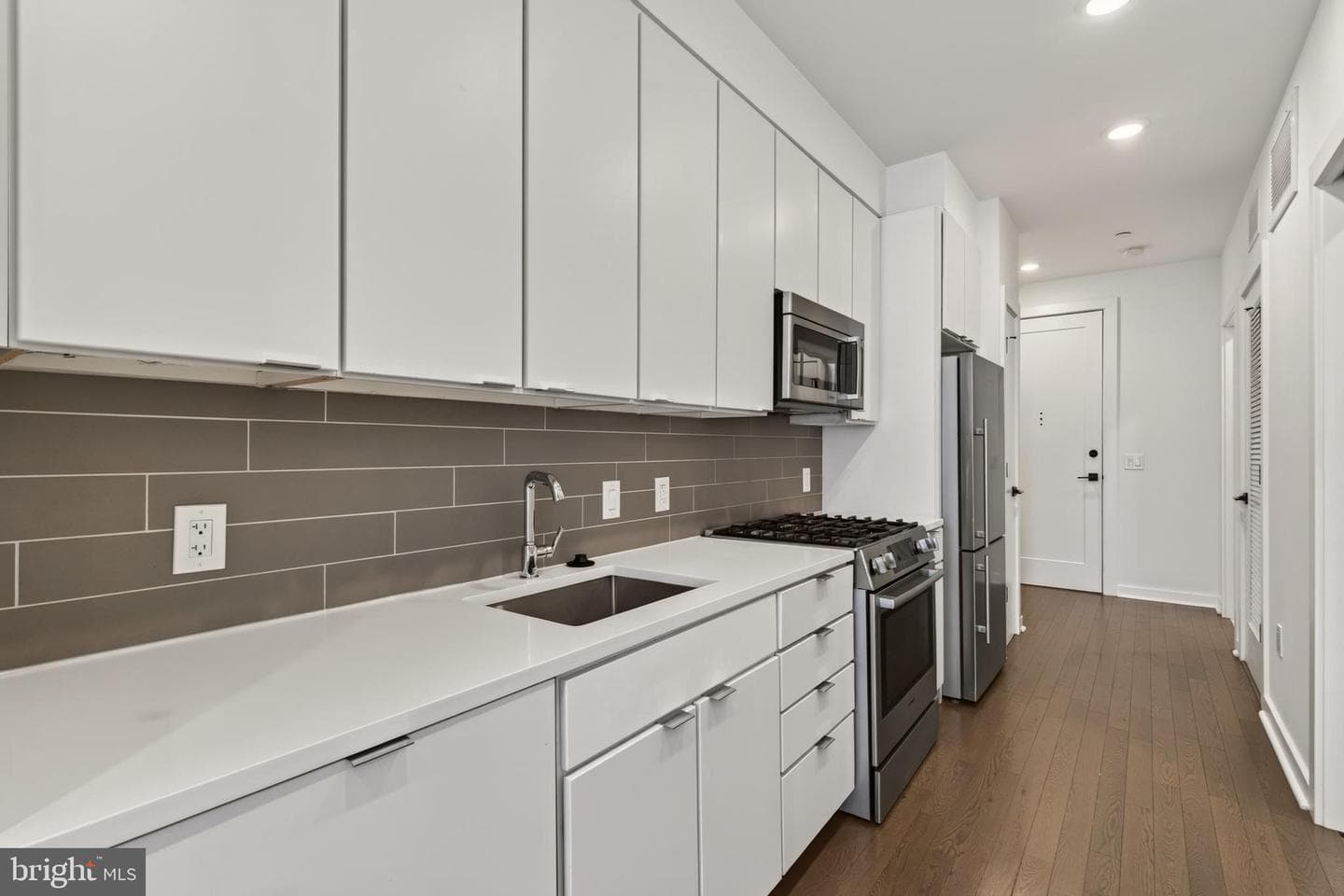 300 8th Street NE #209 photo 5