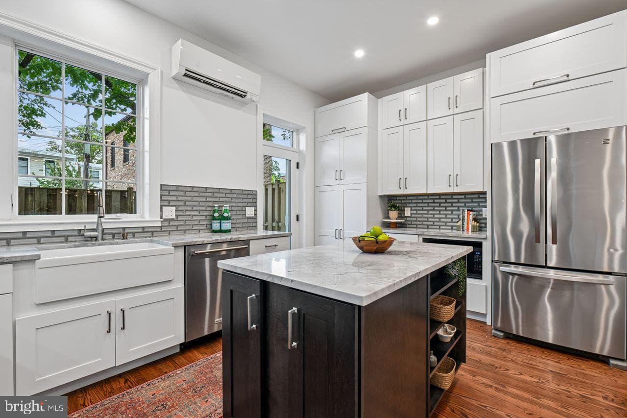 21 4th Street NE photo 11