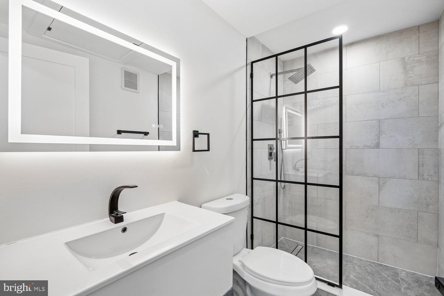 1372 NE Bryant Street NE #4 photo 33