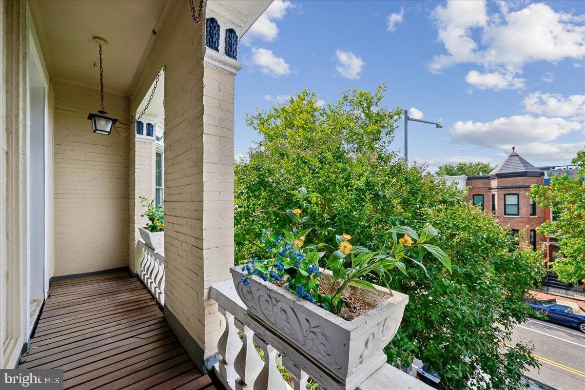 126 E Street SE photo 8