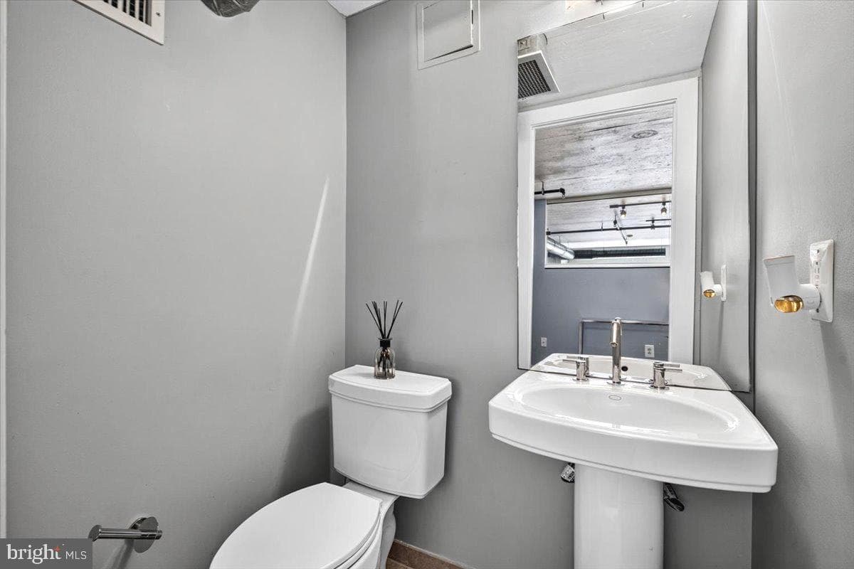 301 Massachusetts Avenue NW #902 photo 29