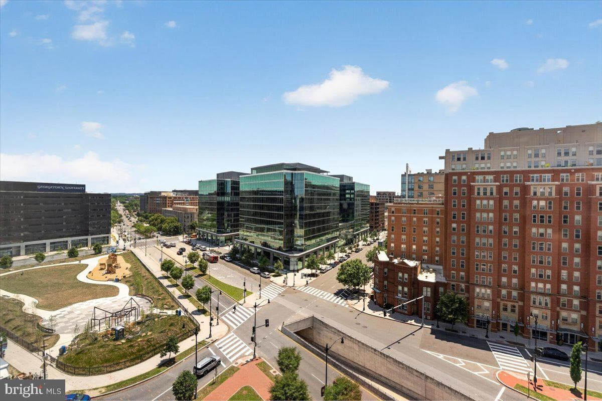 301 Massachusetts Avenue NW #902 photo 31