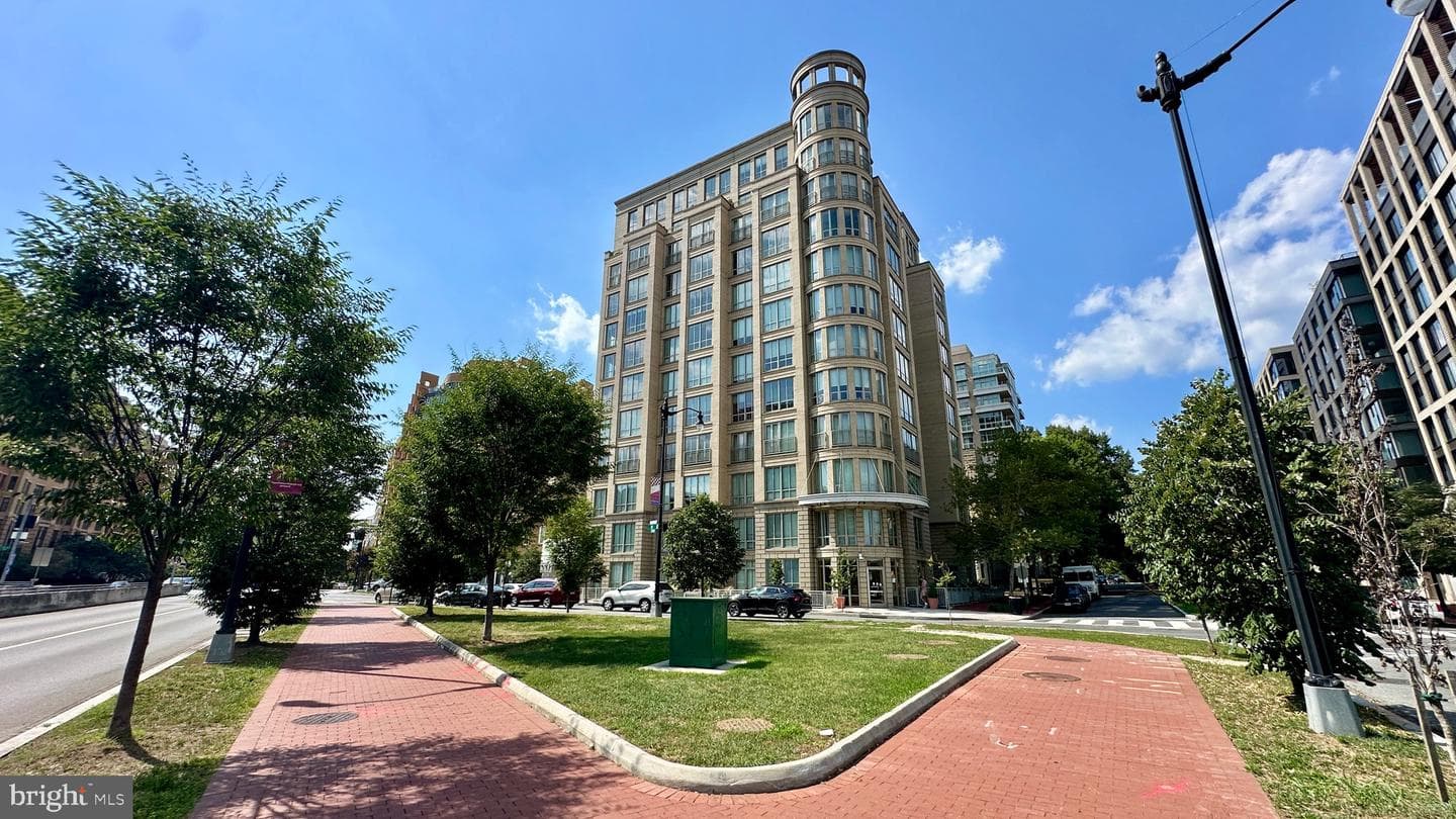 301 Massachusetts Avenue NW #902 photo 49