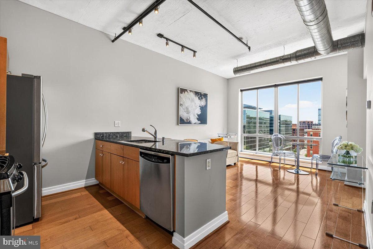 301 Massachusetts Avenue NW #902 photo 9