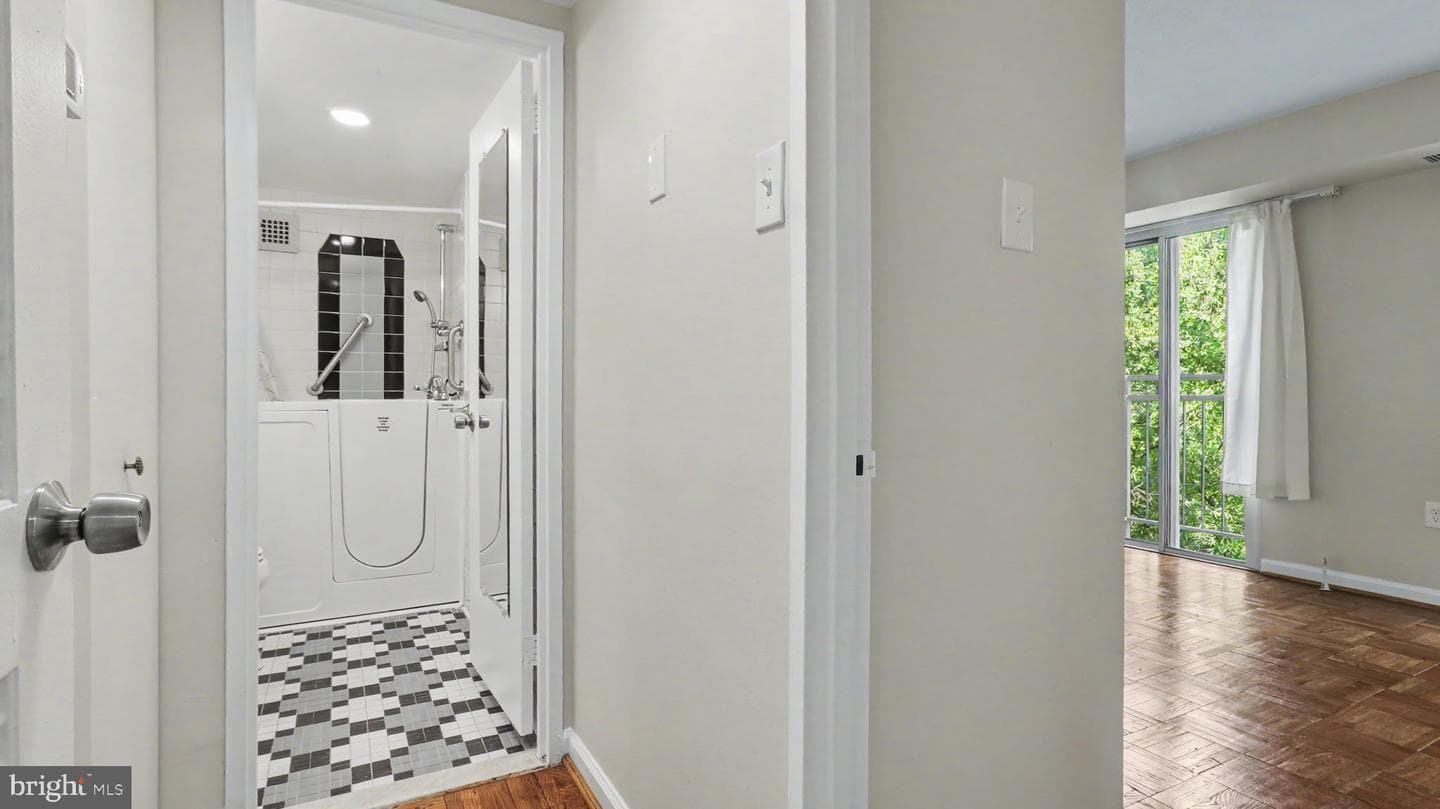 700 7th Street SW #711 photo 18