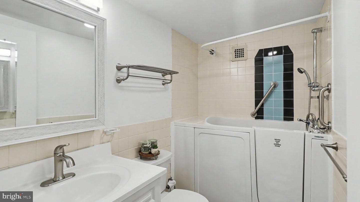 700 7th Street SW #711 photo 29