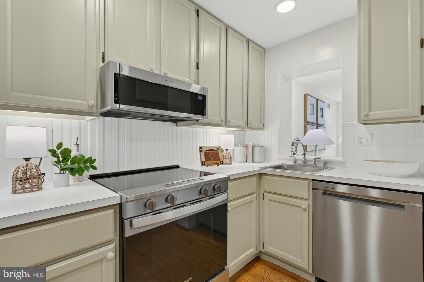 756 9th Street SE photo 9