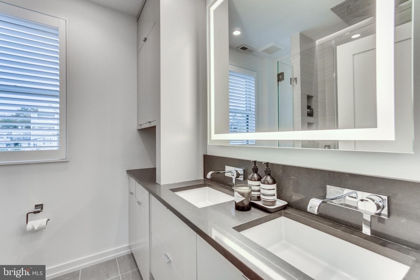 1009 NW Irving Street NW photo 25