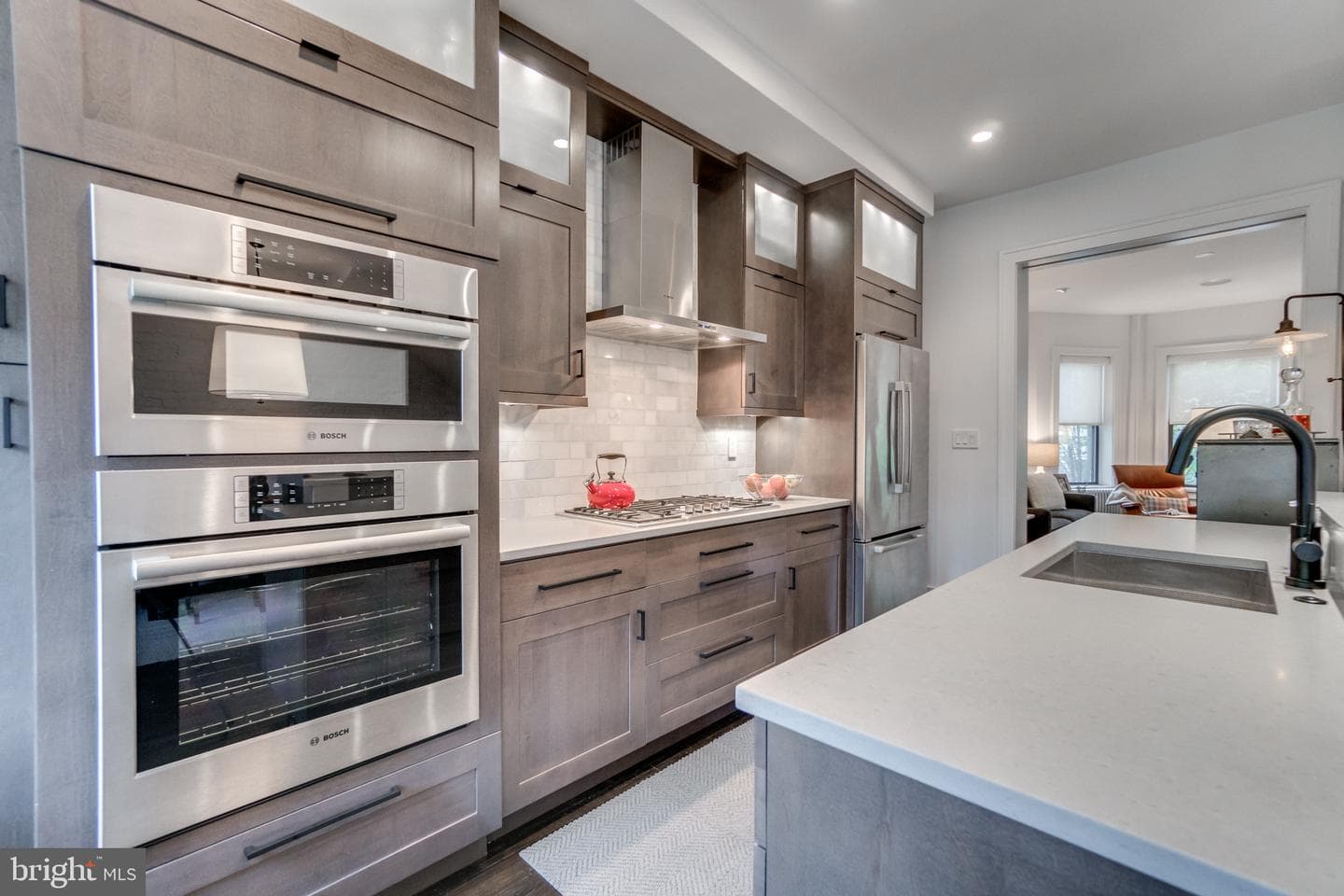 1009 NW Irving Street NW photo 8