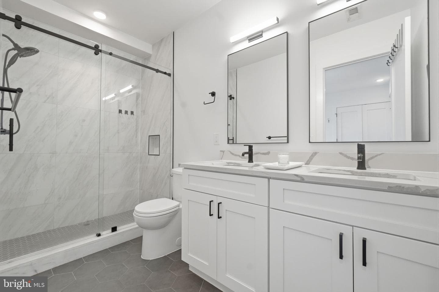 646 Newton Place NW #203 photo 4