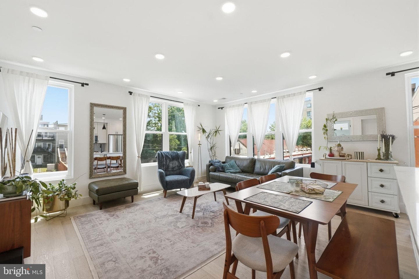 646 Newton Place NW #203 photo 8