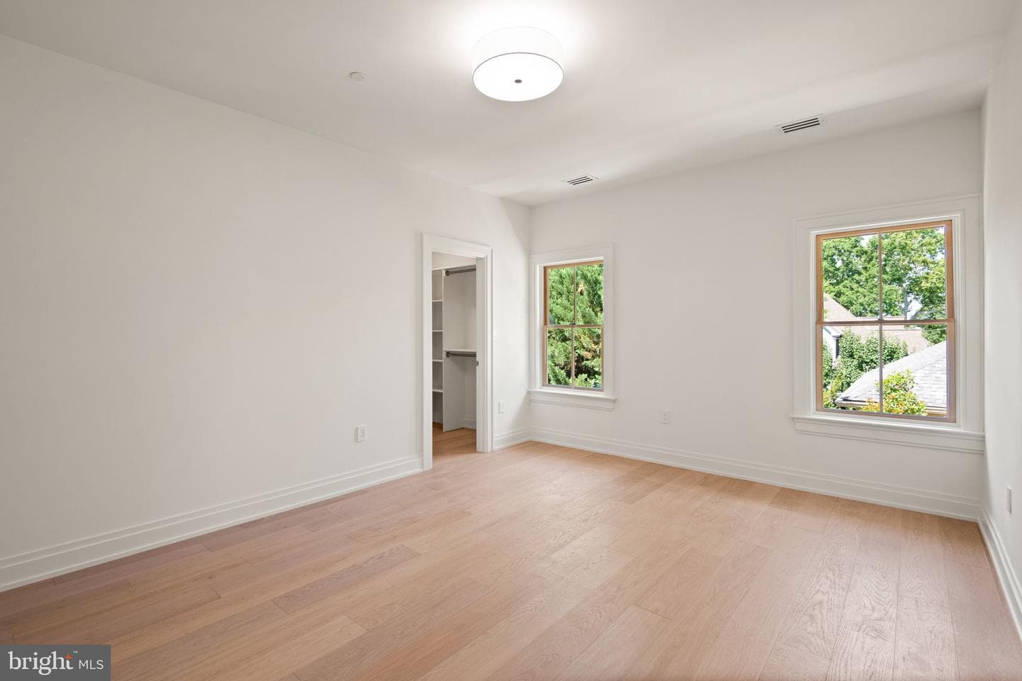 5022 Cathedral Avenue NW photo 30
