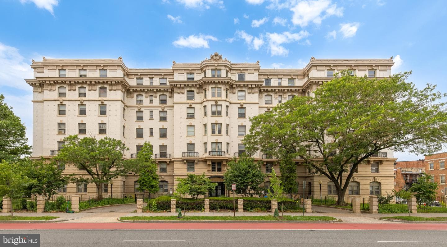 3060 16th Street NW #102, Washington