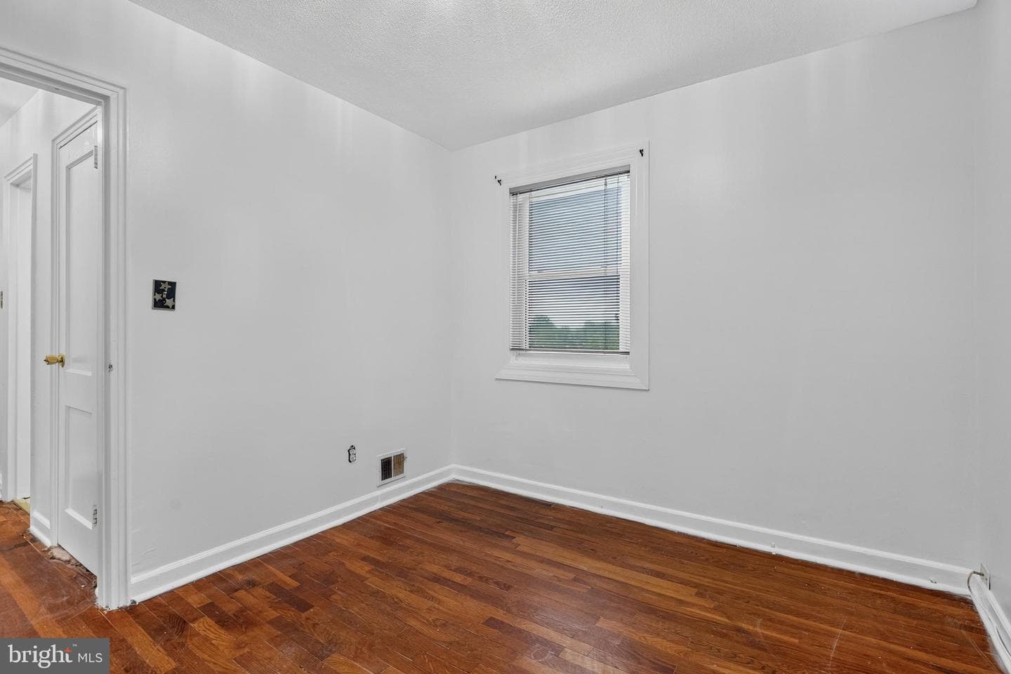 307 Nicholson Street NE photo 24