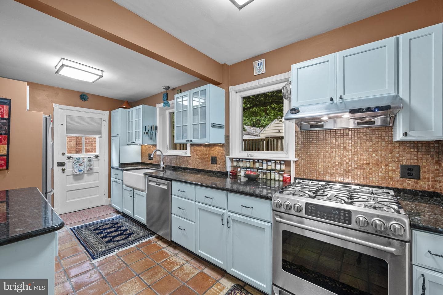 2824 Mckinley Place NW photo 21