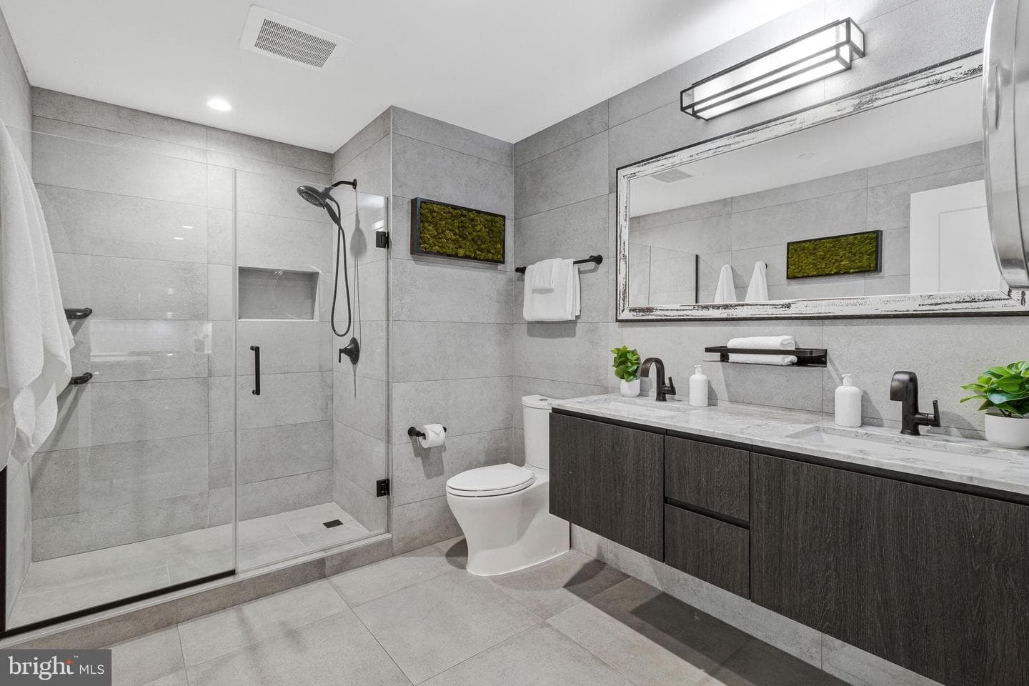 45 Sutton Square SW #605 photo 19