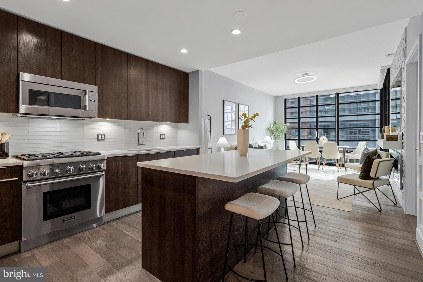 45 Sutton Square SW #605 photo 4