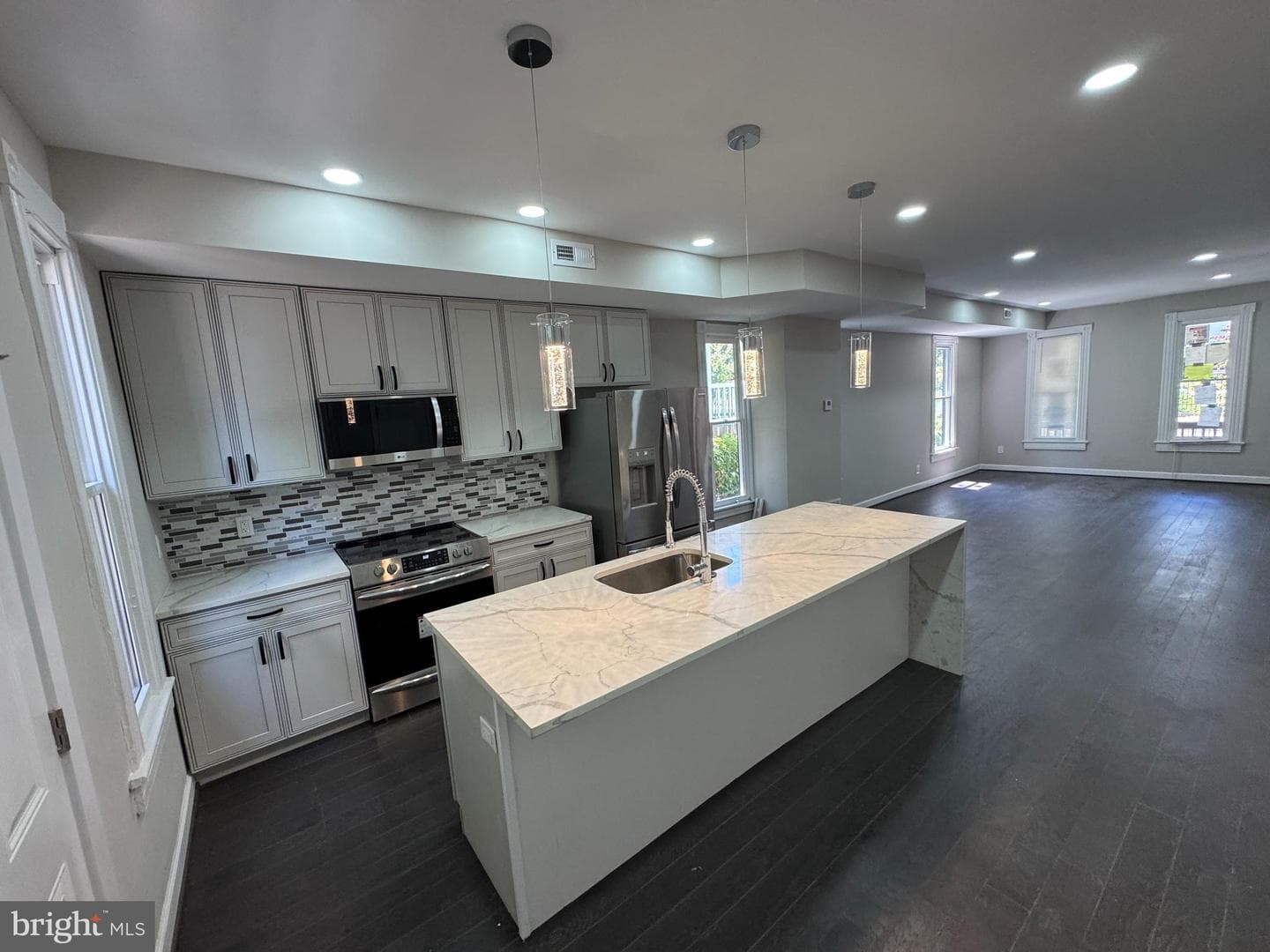 1358 Valley Place SE photo 6