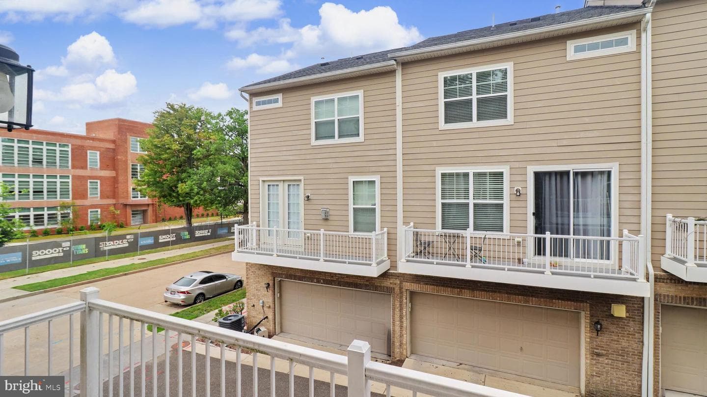663 Anacostia Avenue NE photo 3
