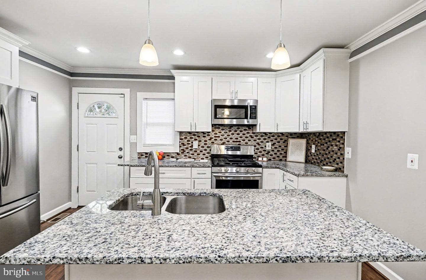 131 Darrington Street SW photo 8