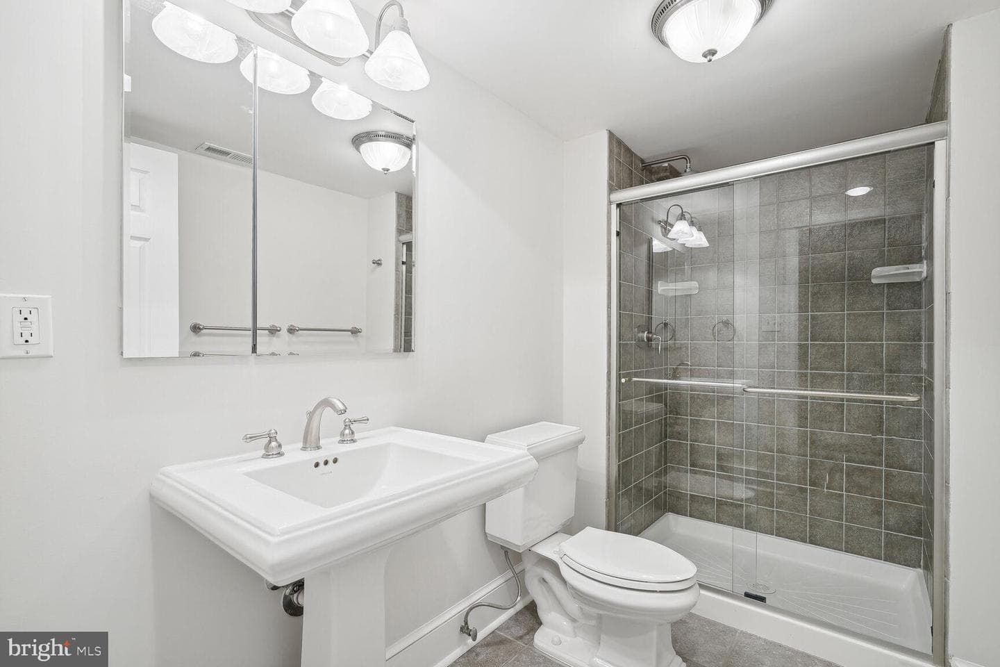 4375 Embassy Park Drive NW photo 18