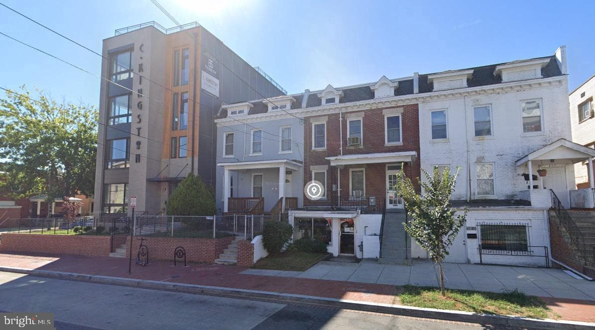 804 Kennedy Street NW photo 2