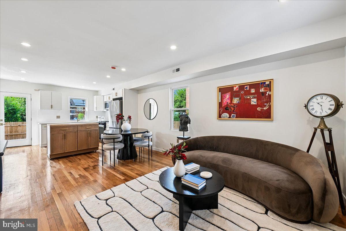 1525 Fort Davis Street SE photo 4