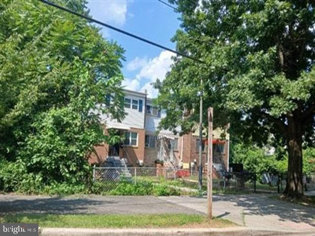 5814 Clay Street NE photo 2