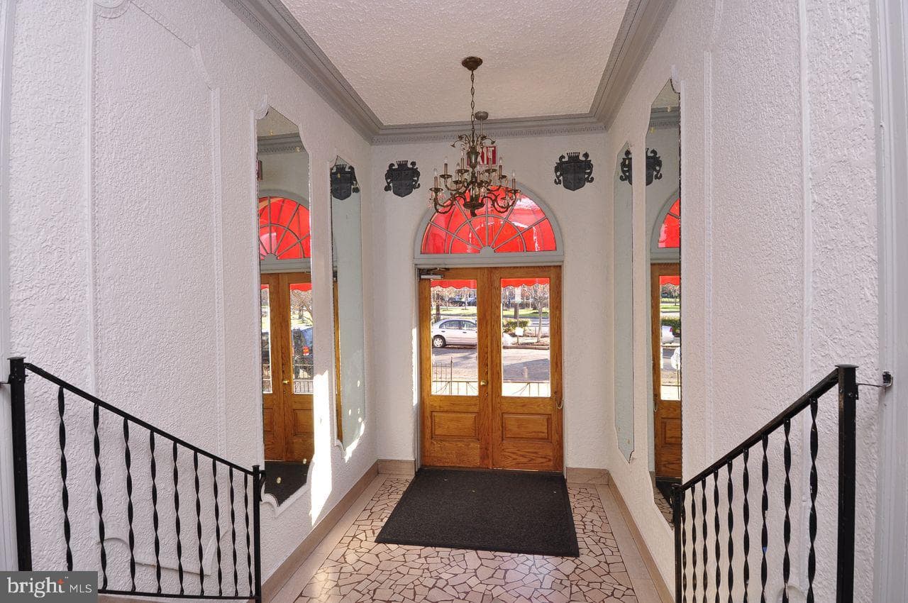 414 Seward Square SE #104 photo 25