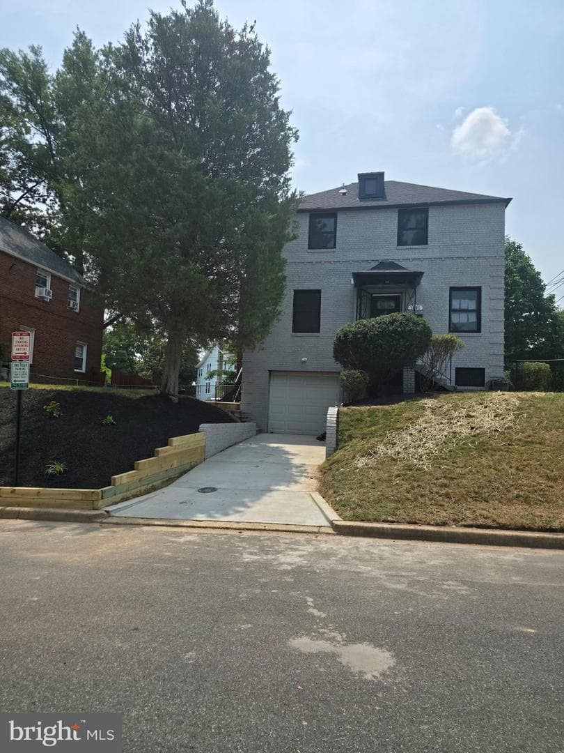 1601 Hamlin Street NE photo 1
