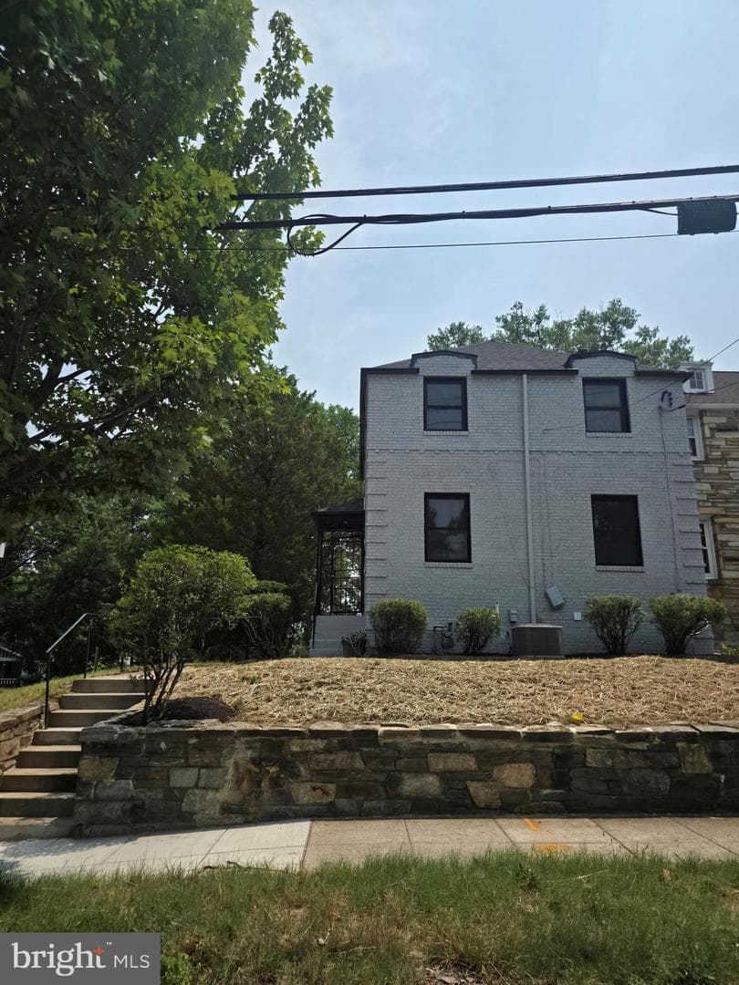 1601 Hamlin Street NE photo 3
