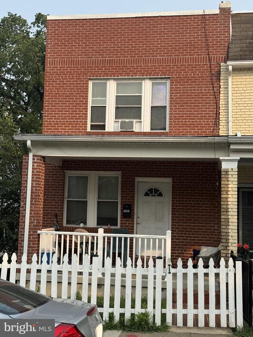 1281 Penn Street NE photo 1