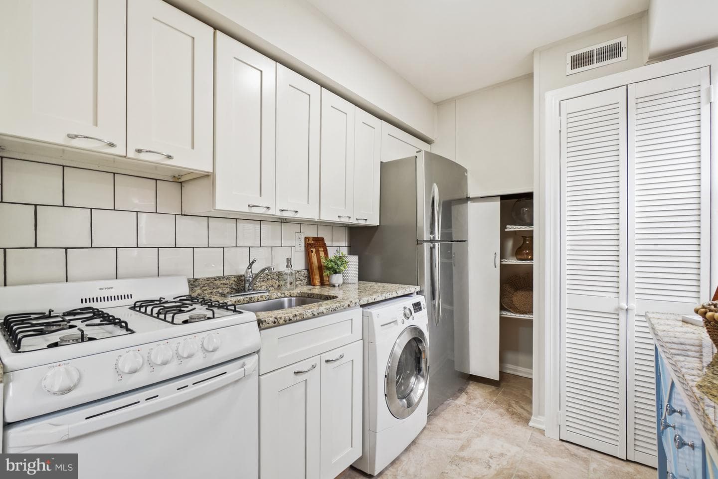 626 Independence Avenue SE #304 photo 8