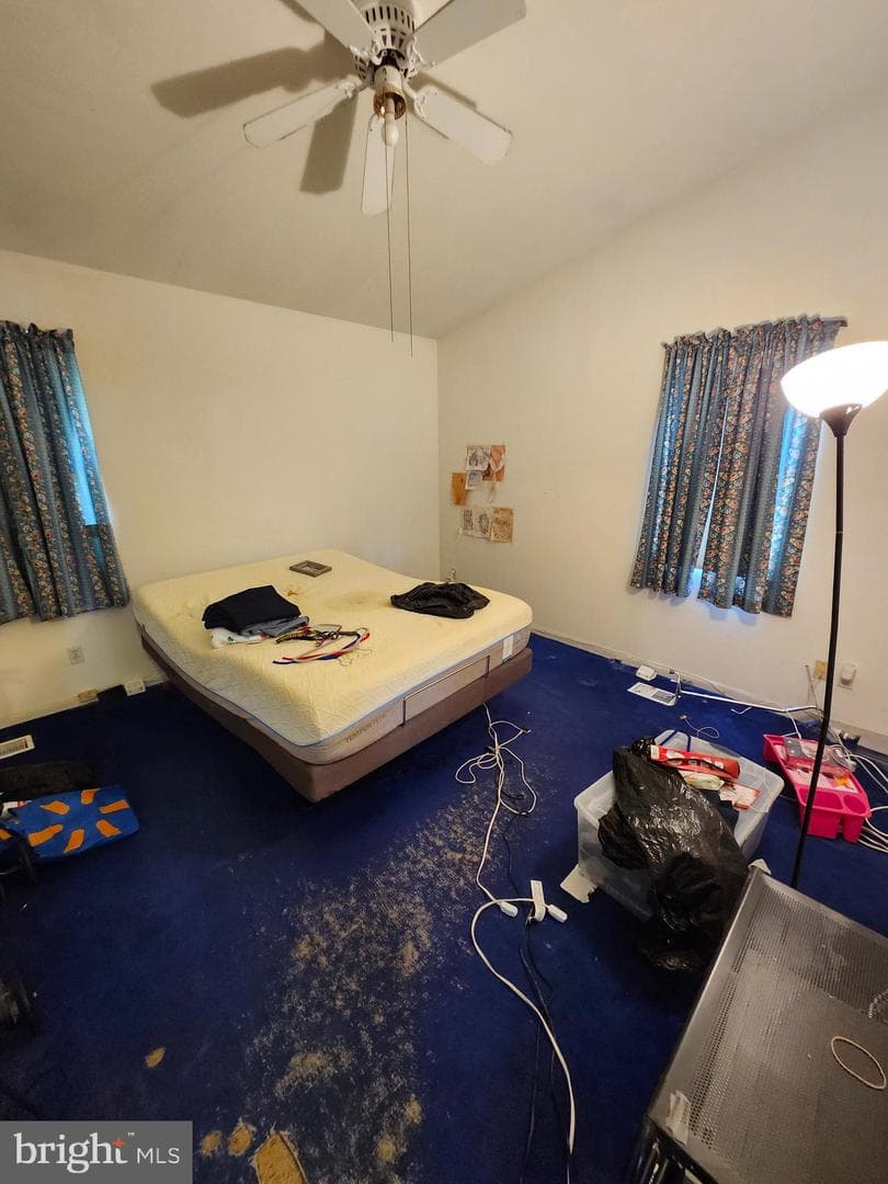 913 NE 47th Place NE photo 12