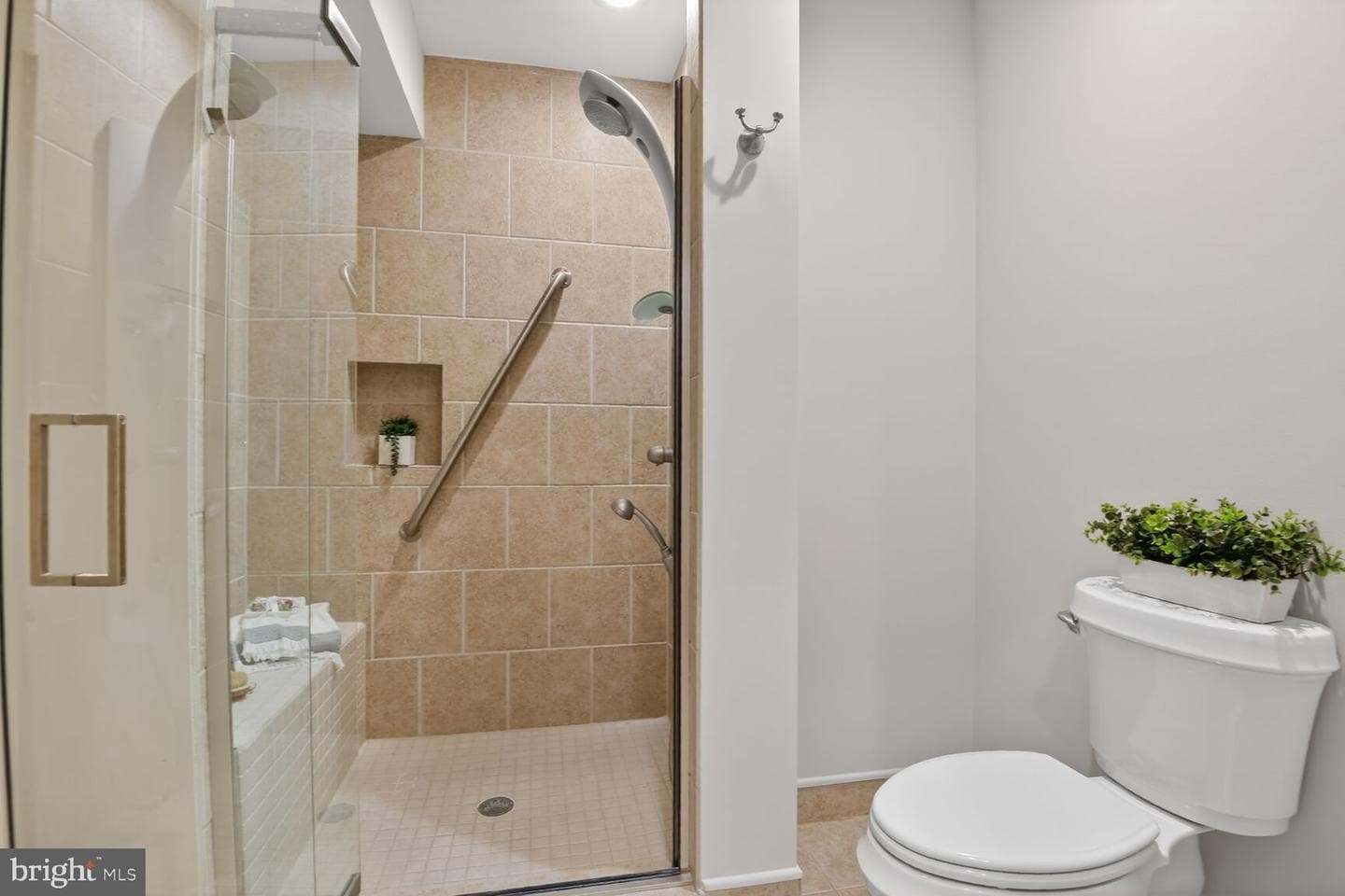 4383 Westover Place NW photo 18