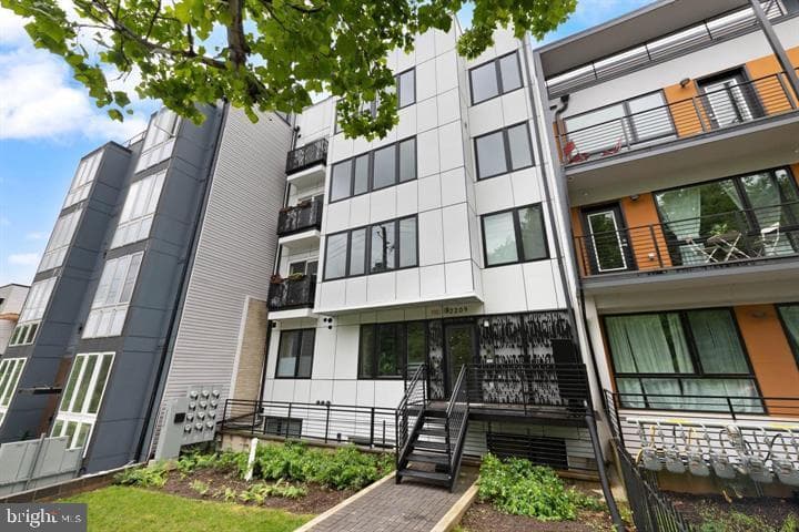 2209 M Street NE #1 photo 1