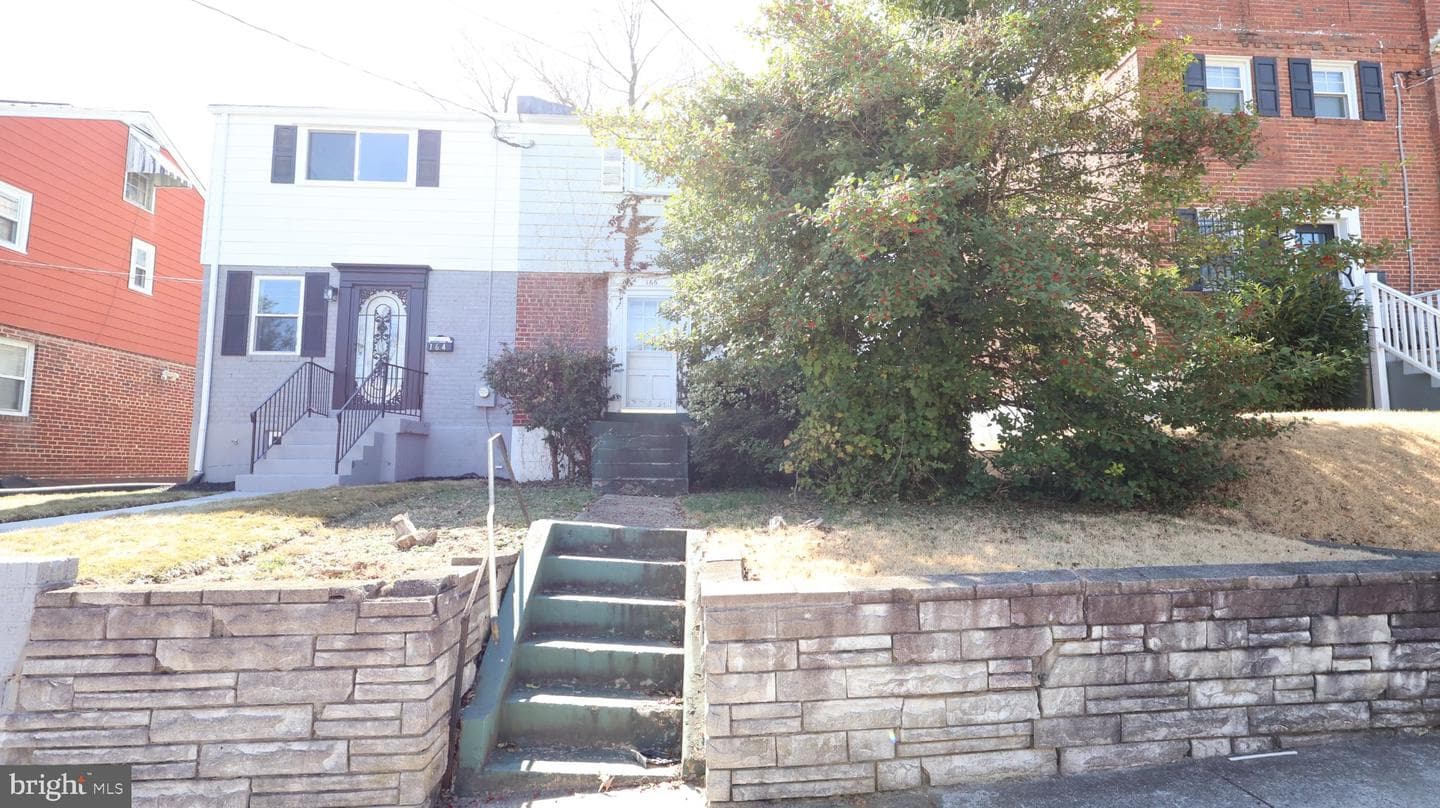 166 SW Elmira Street SW photo 1