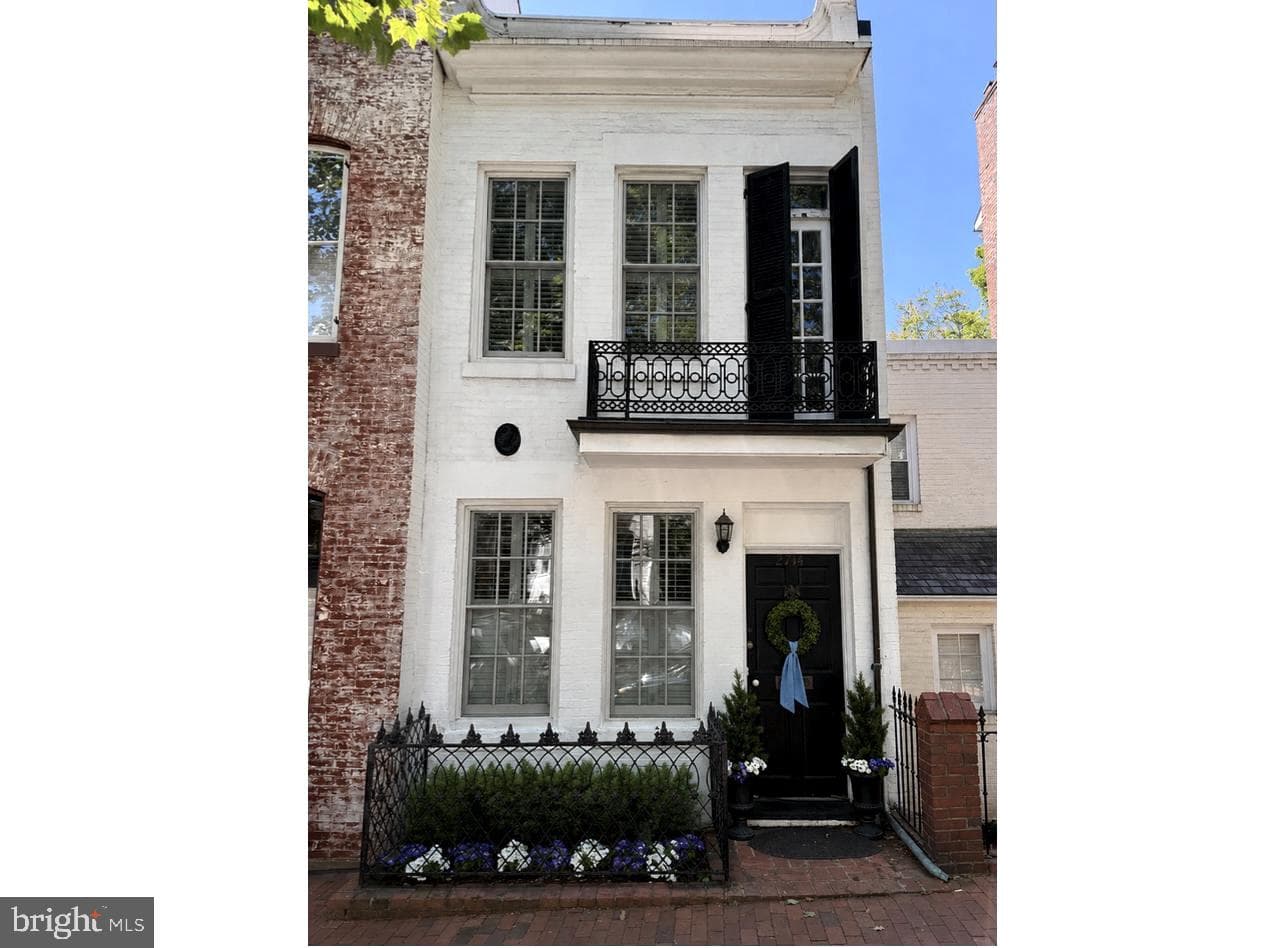 2714 NW P Street NW photo 1