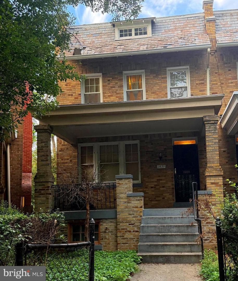 1823 Ingleside Terrace NW photo 1