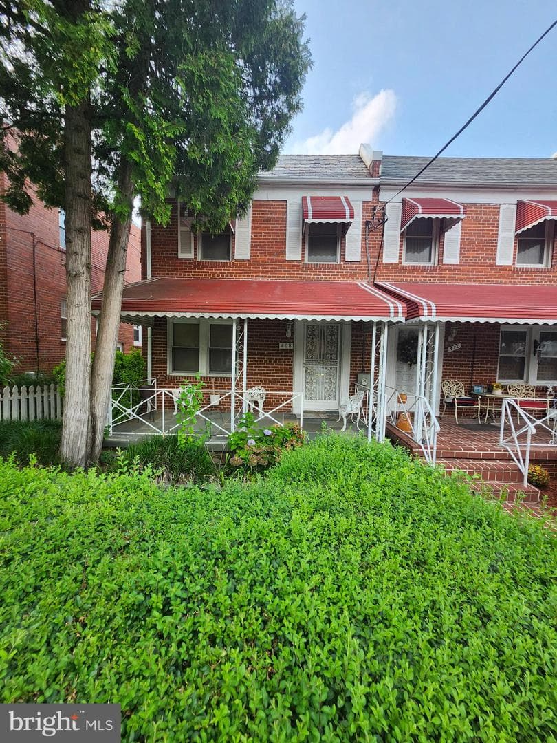 408 Oneida Street NE photo 1