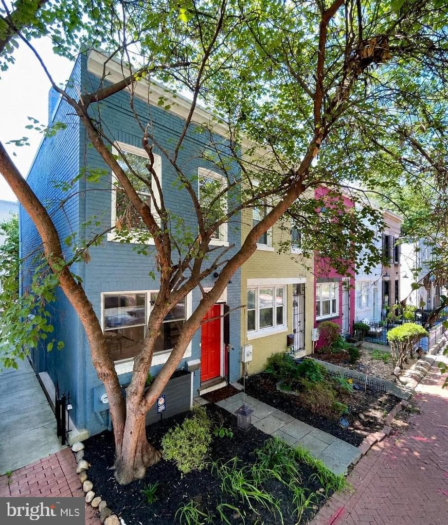 309 K Street SE photo 1