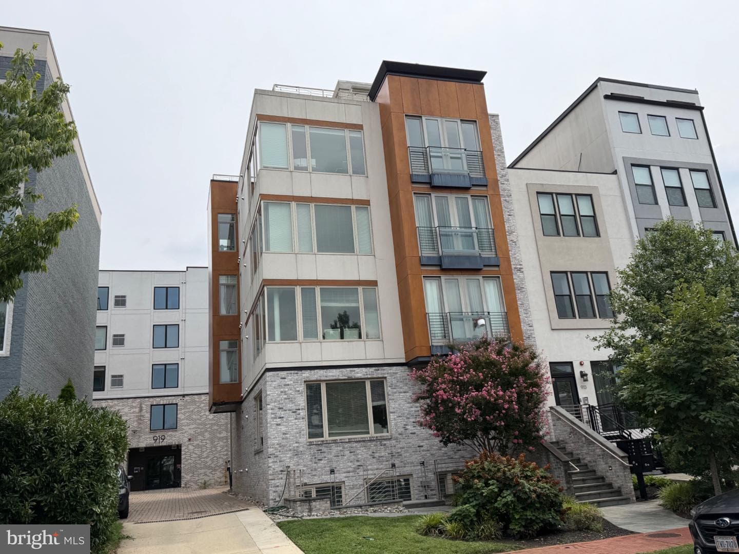 915 12th Street NE #1 photo 1