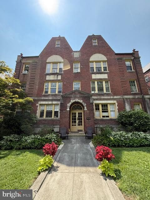 3020 Porter Street NW #301 photo 1