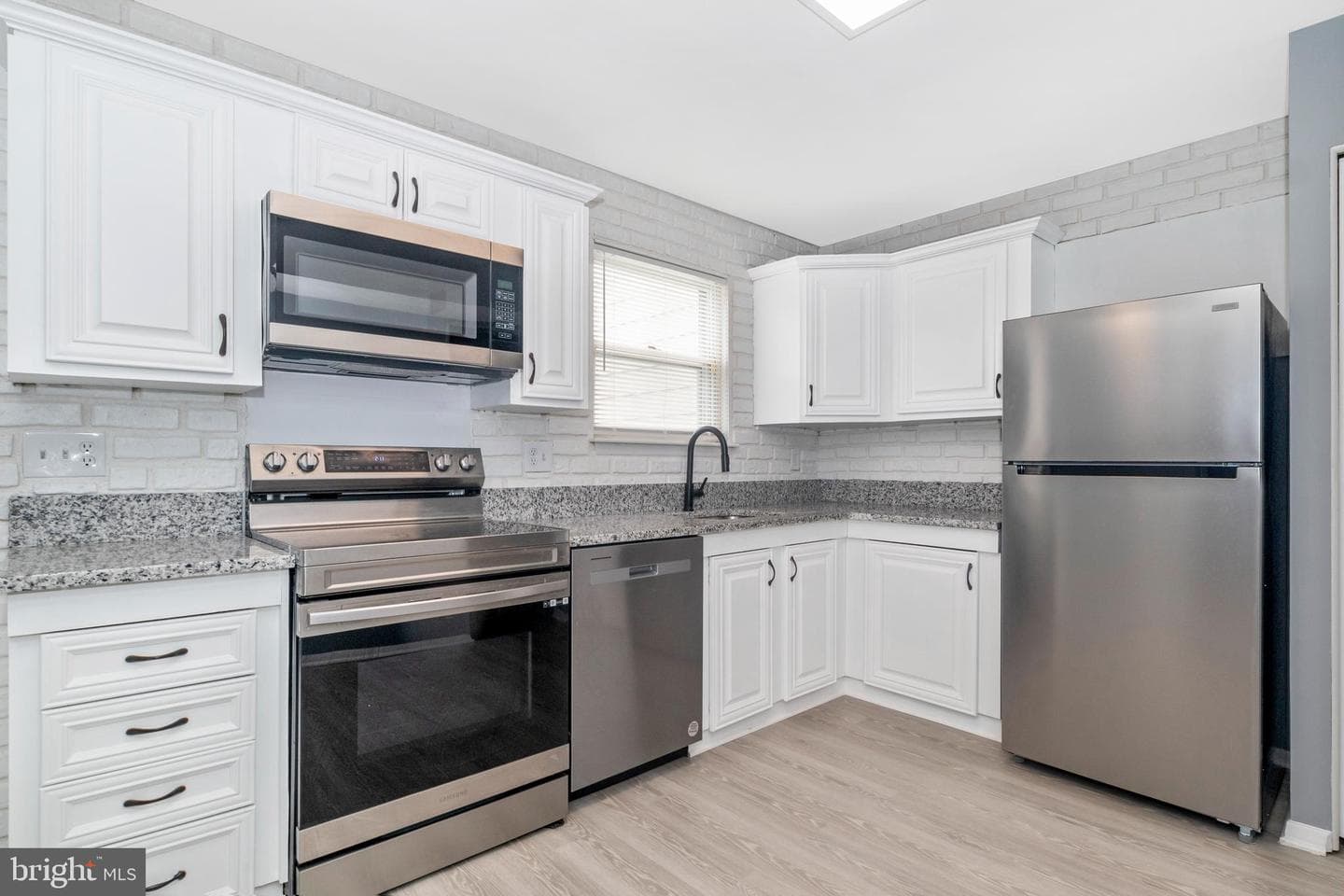 457 Kenilworth Court photo 12